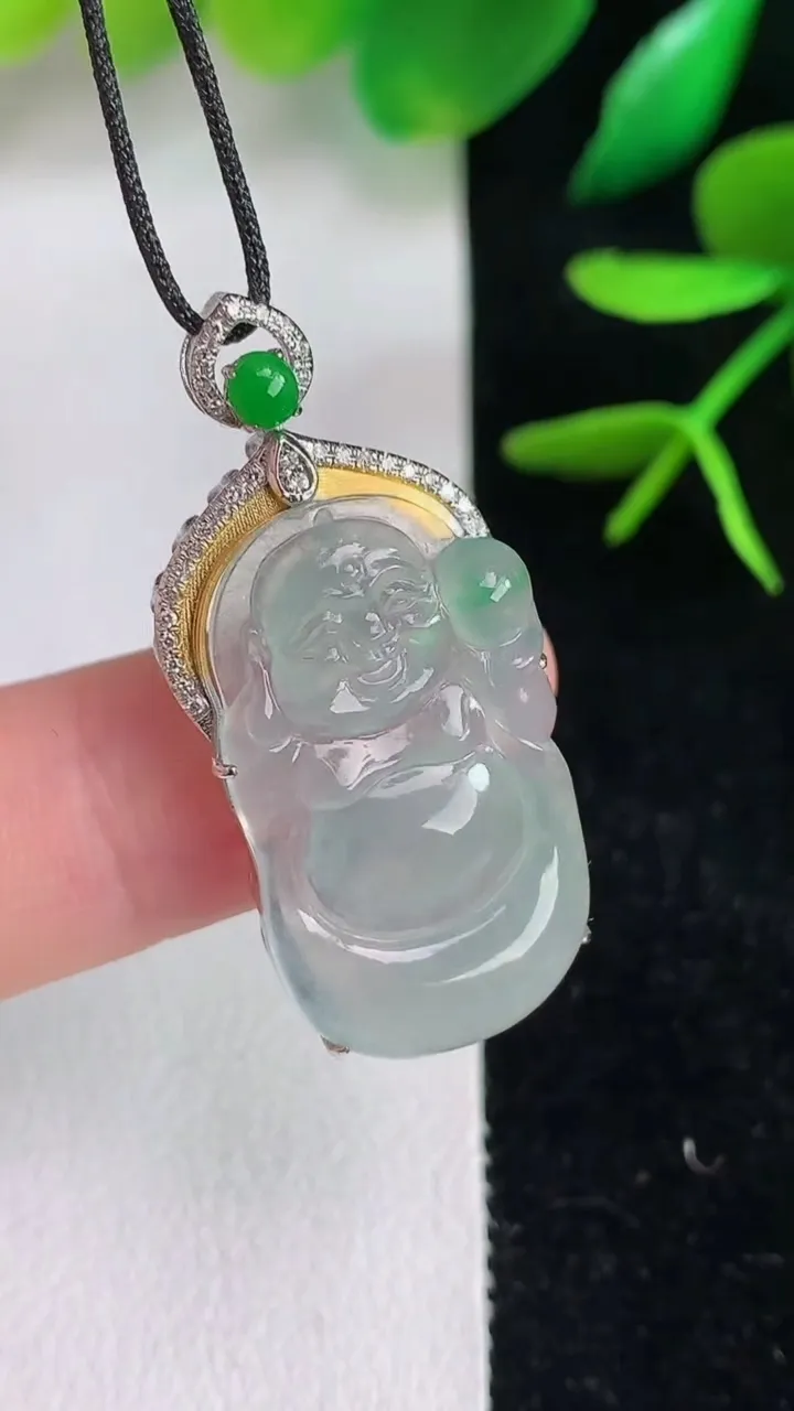 天然A货翡翠佛公吊坠，尺寸25.2-15-7，重量:3.48g
6月15日
