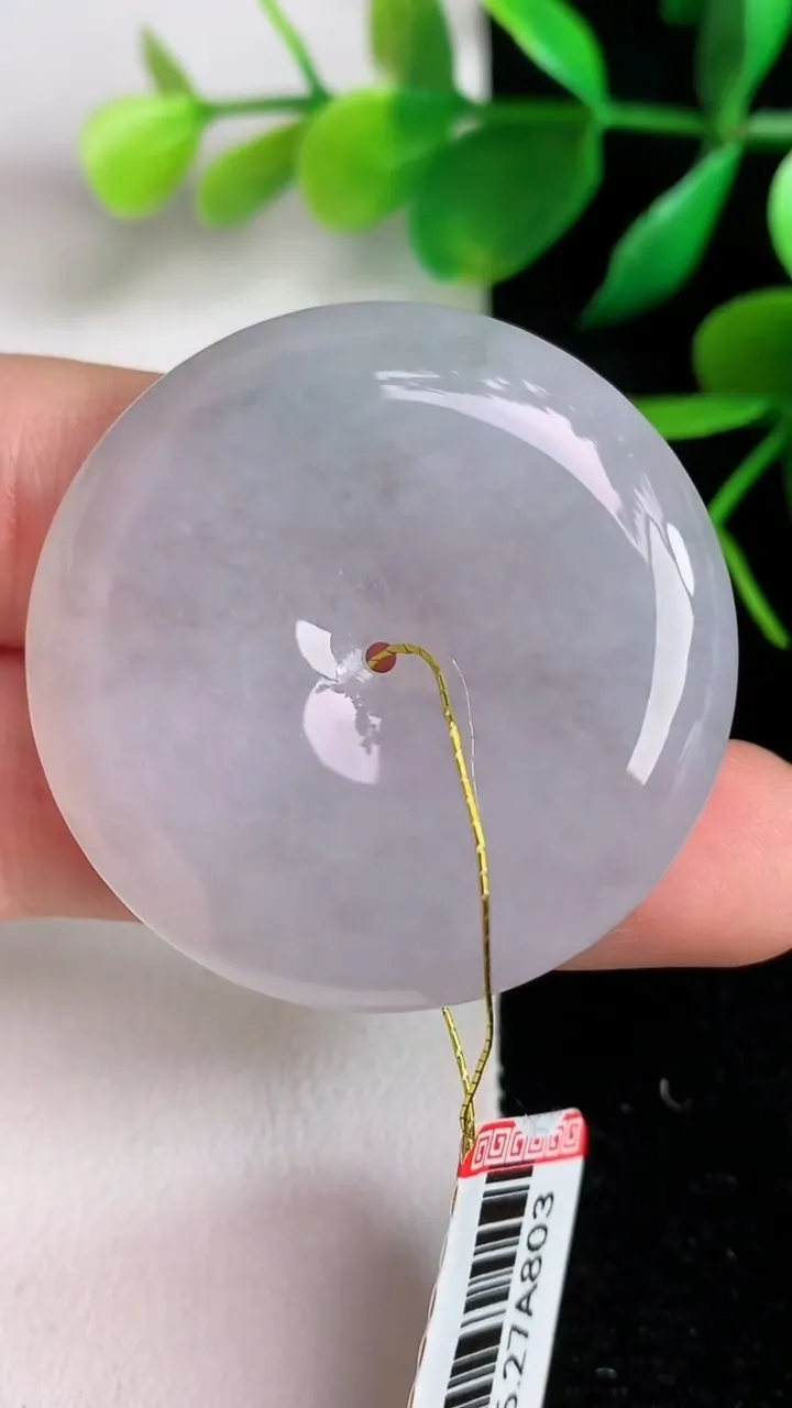 天然A货翡翠飘花平安扣吊坠，尺寸37.7-6.7，重量:20.54g
6月15日