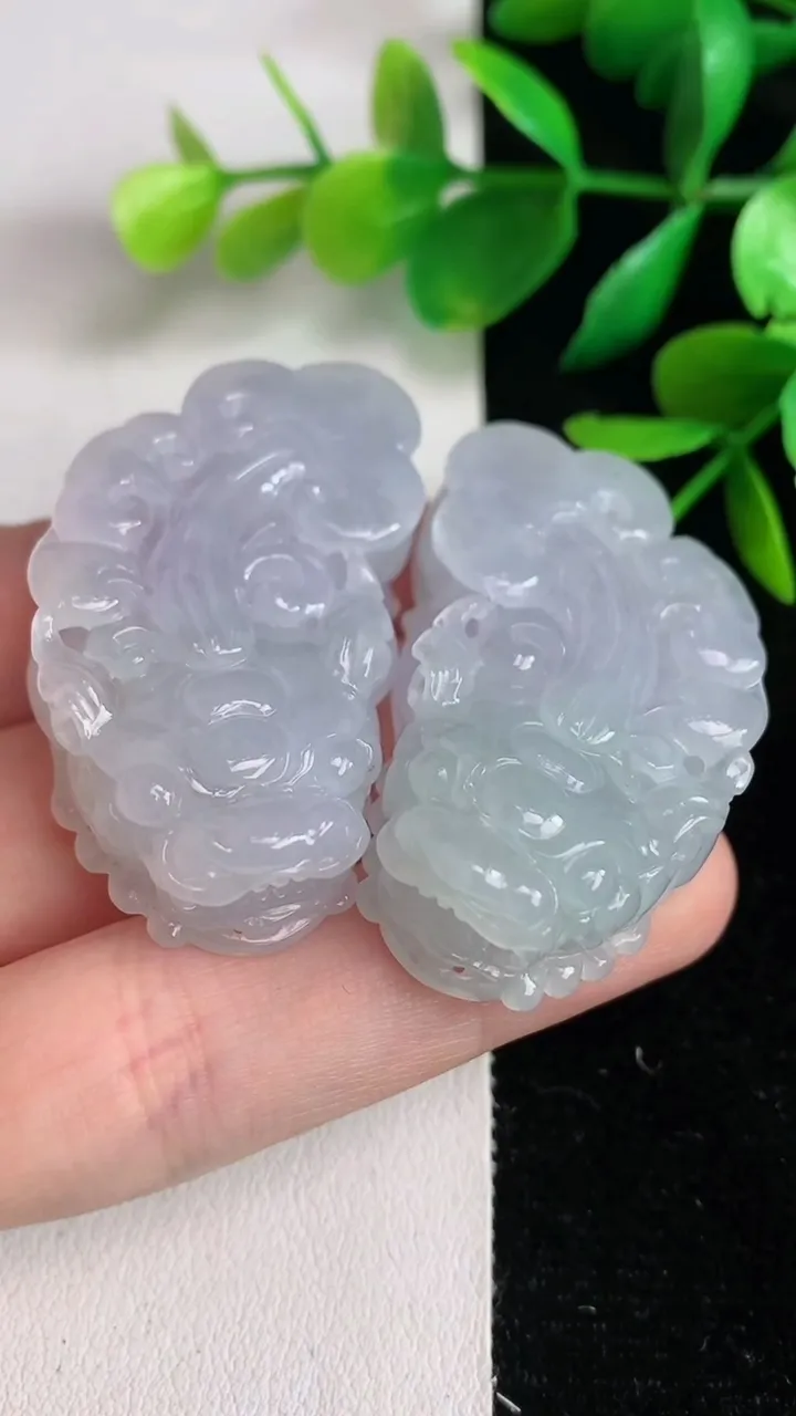 天然A货翡翠貔貅吊坠一对，尺寸45.5-24-13，重量:64.56g
6月15日