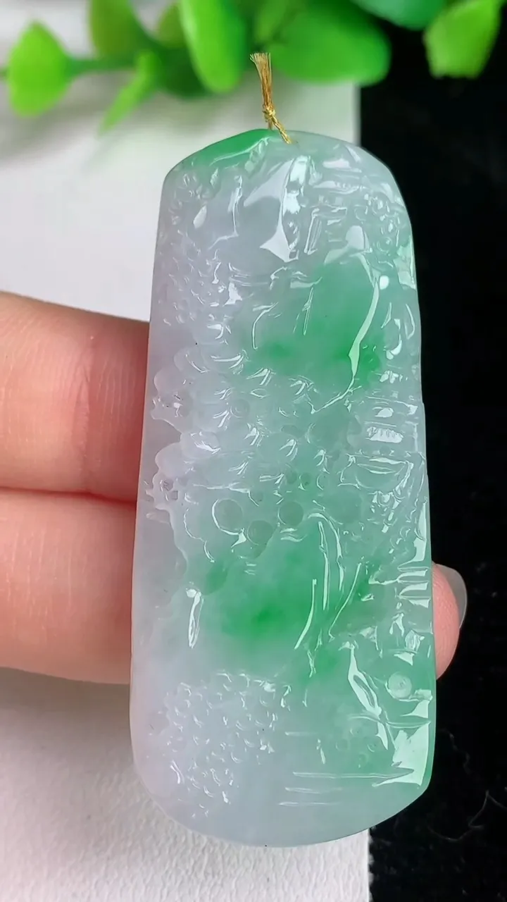 天然A货翡翠山水牌吊坠，尺寸54.7-23-5，重量:17.2g
6月15日