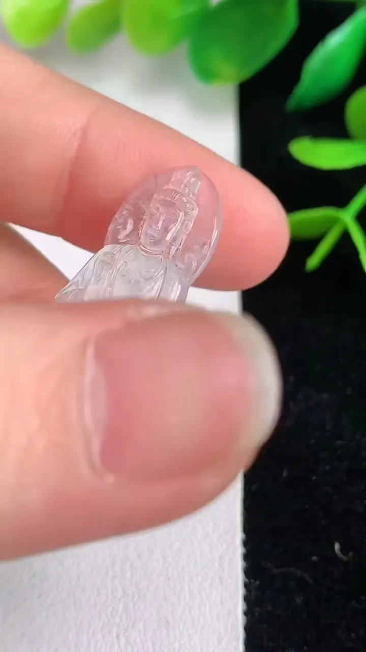 天然A货翡翠种观音菩萨吊坠，尺寸30.4-16-3，重量:2.82g
6月15日