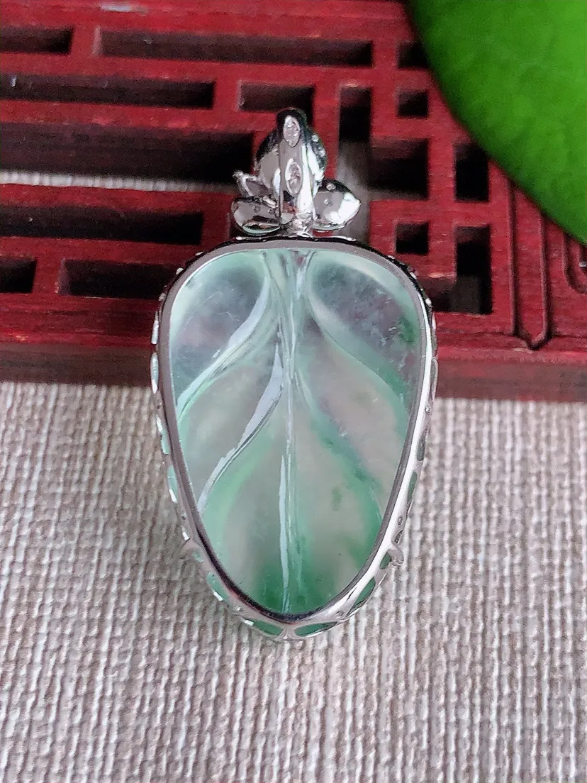 天然A货翡翠18K金伴飘花叶子金枝玉叶吊坠尺寸35.8×26×18.7×6.8m量5.00g 061