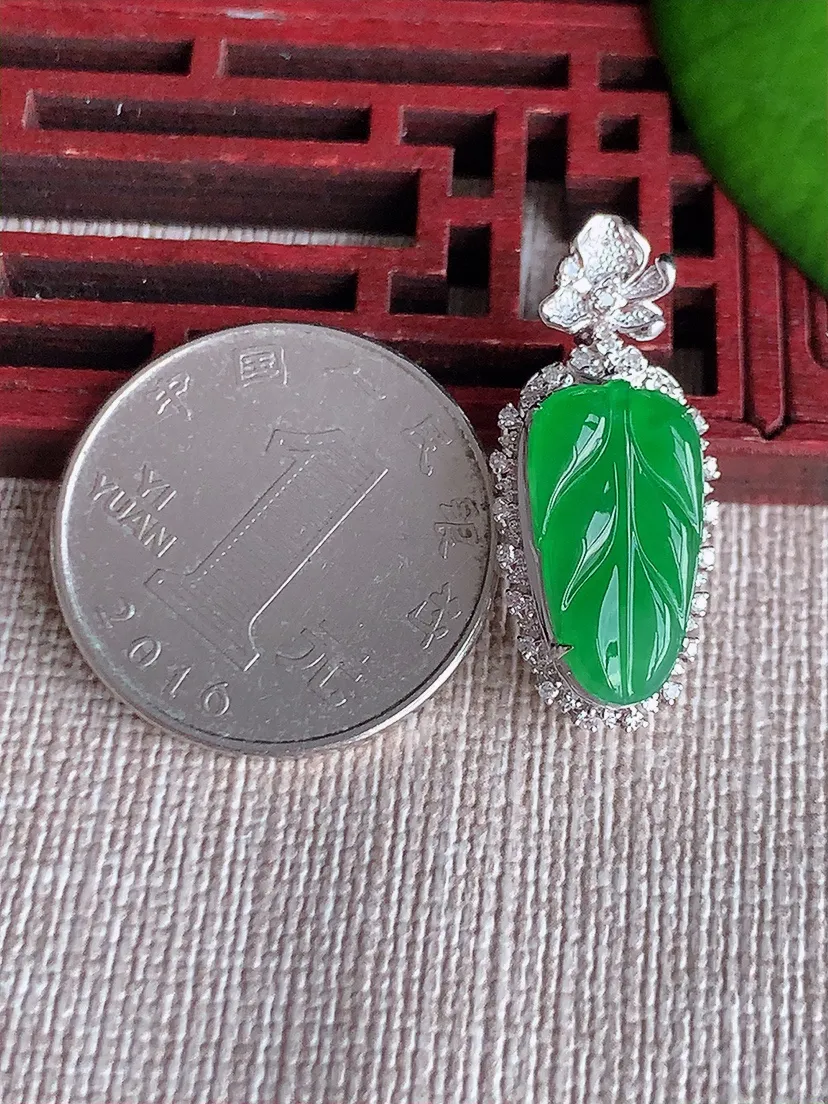 天然A货翡翠18K金伴阳绿叶子金枝玉叶吊坠尺寸27.8×12.3×9.2裸石17×9.3m量3.50g 0615