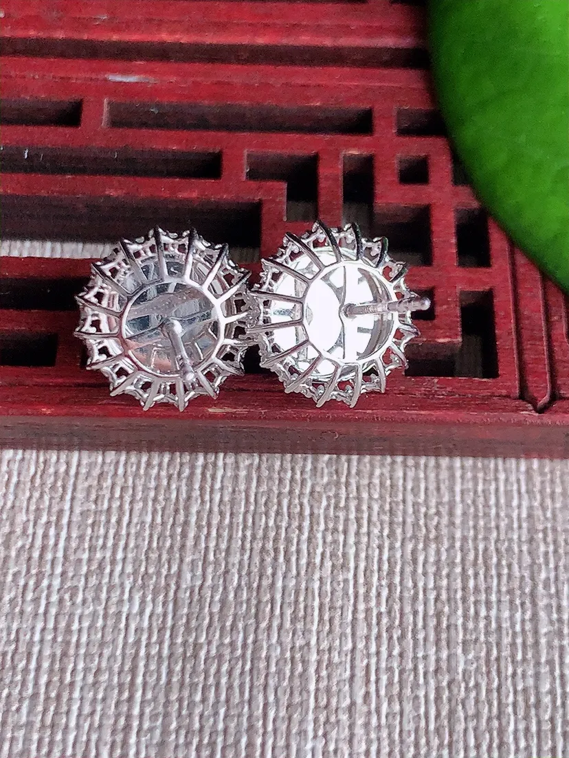 天然A货翡翠18K金伴钻镶嵌满绿蛋面耳钉 尺寸9.4mm 重量3.36g 0615