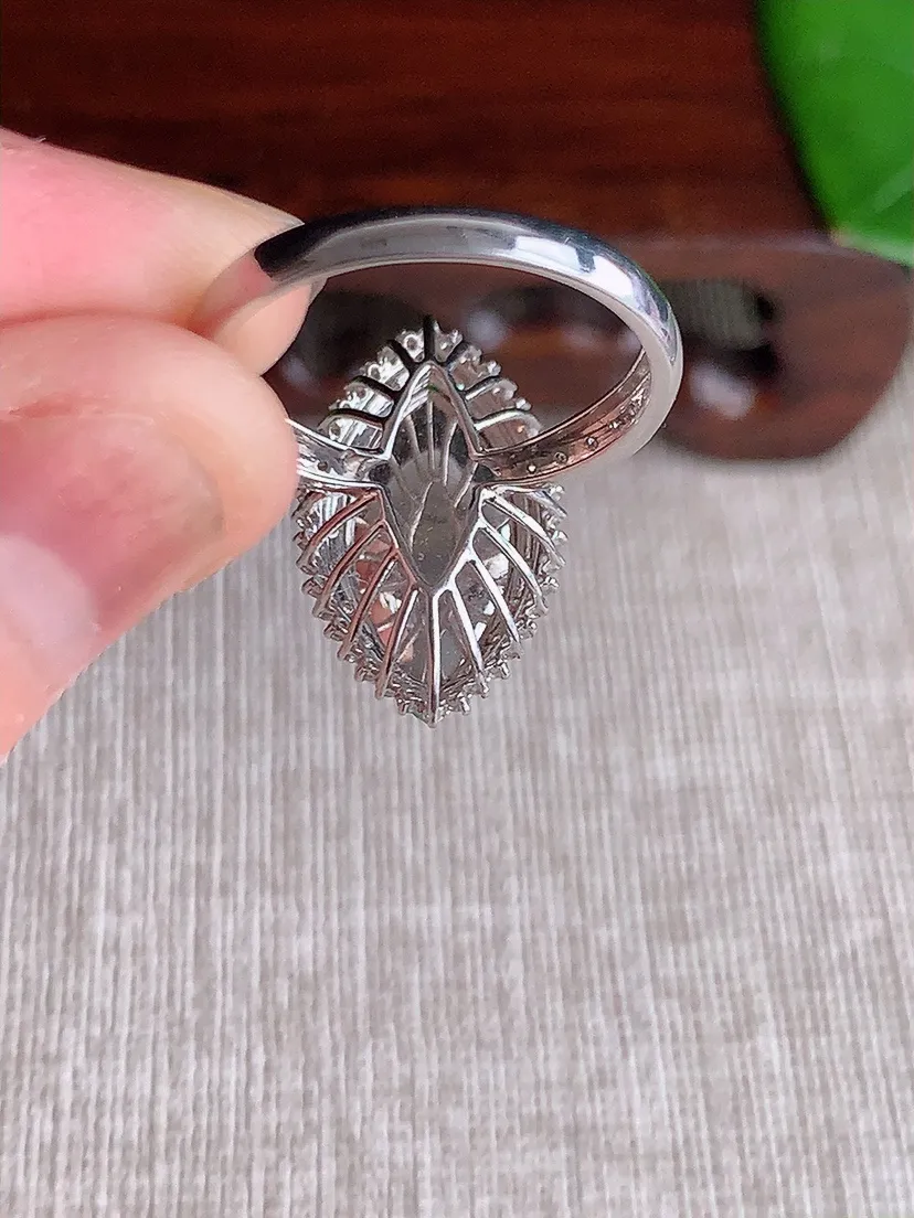 天然A货翡翠18K金伴钻镶嵌阳绿随形戒指 圈口17.2裸石尺寸15.4×8.2mm 重量4.08g 0615