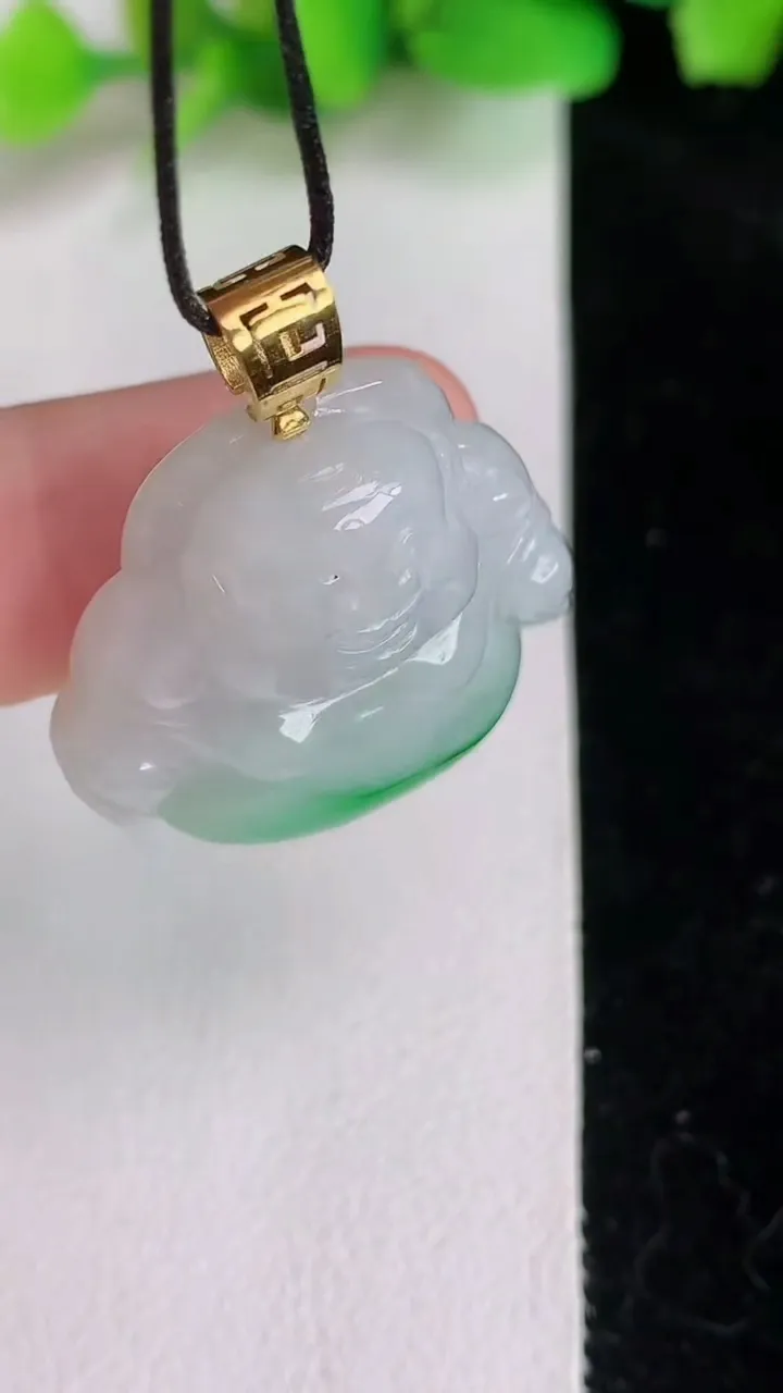 天然A货翡翠佛公吊坠，尺寸26.4-26-9.4，重量:11.80g
6月16日