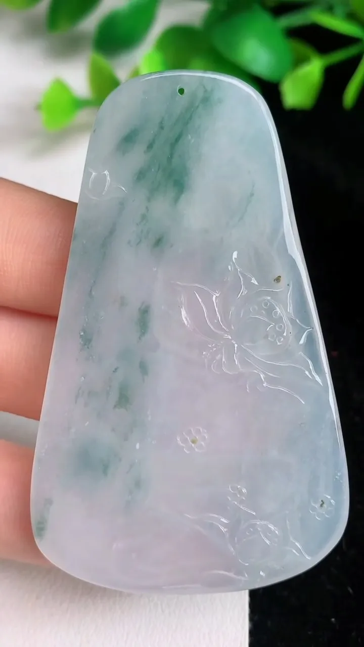 天然A货翡翠飘花大势至观音菩萨吊坠，尺寸64.8-40.2-4.2，重量:23.19g
6月16日