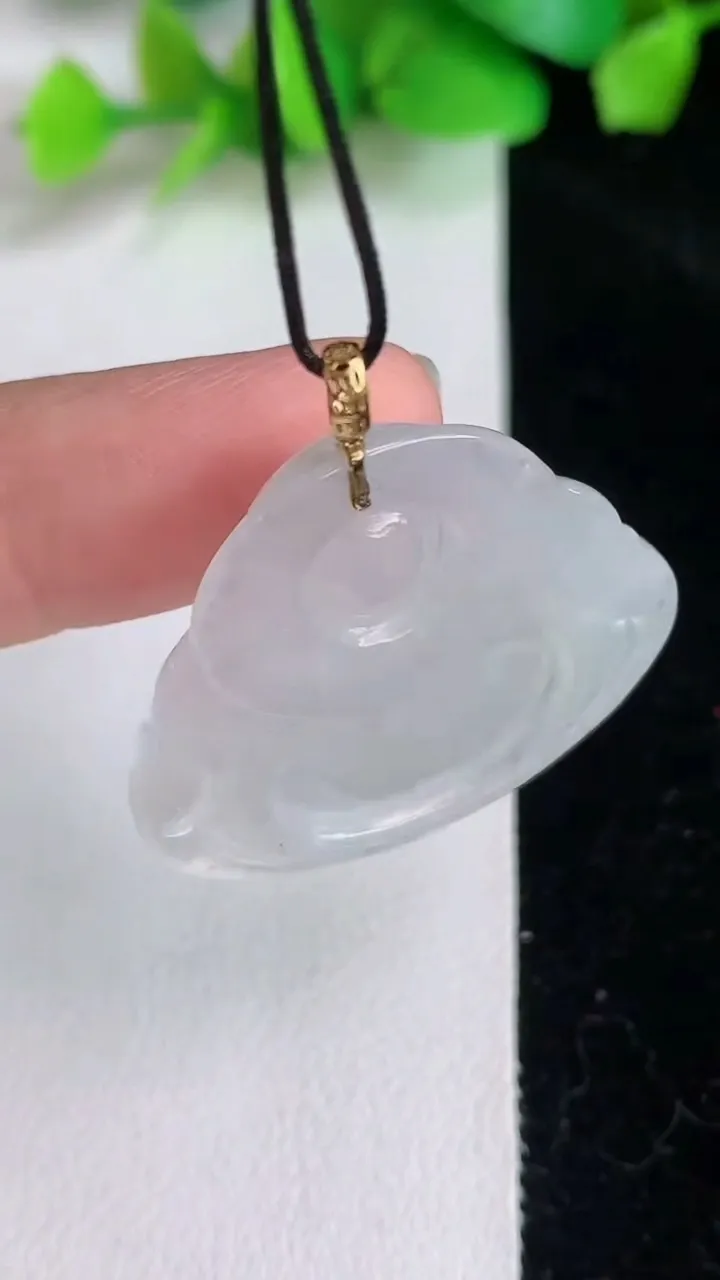 天然A货翡翠18k金飘花佛公吊坠，尺寸27-31-5，重量:7.49g
6月16日