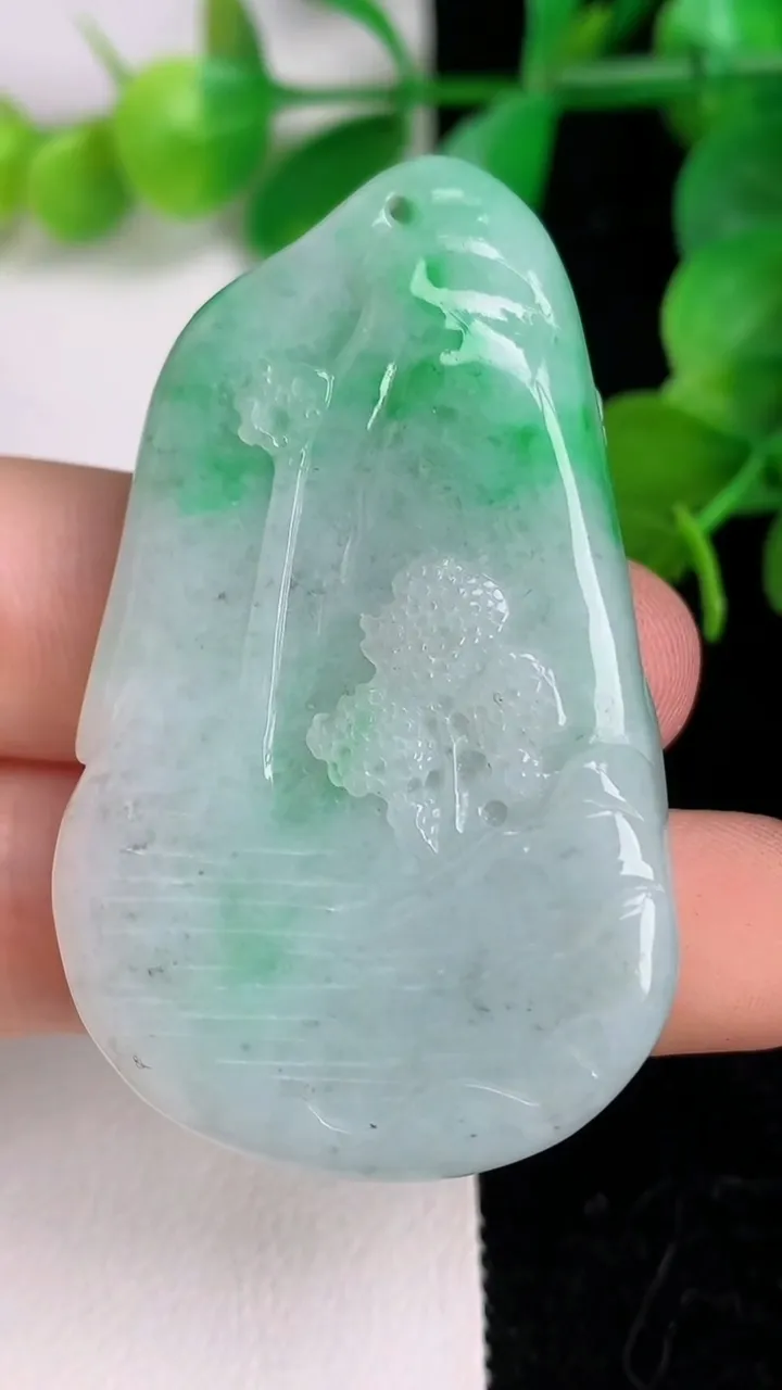 天然A货翡翠山水观音菩萨吊坠，尺寸51.7-31-10.4，重:27.24g
6月16日