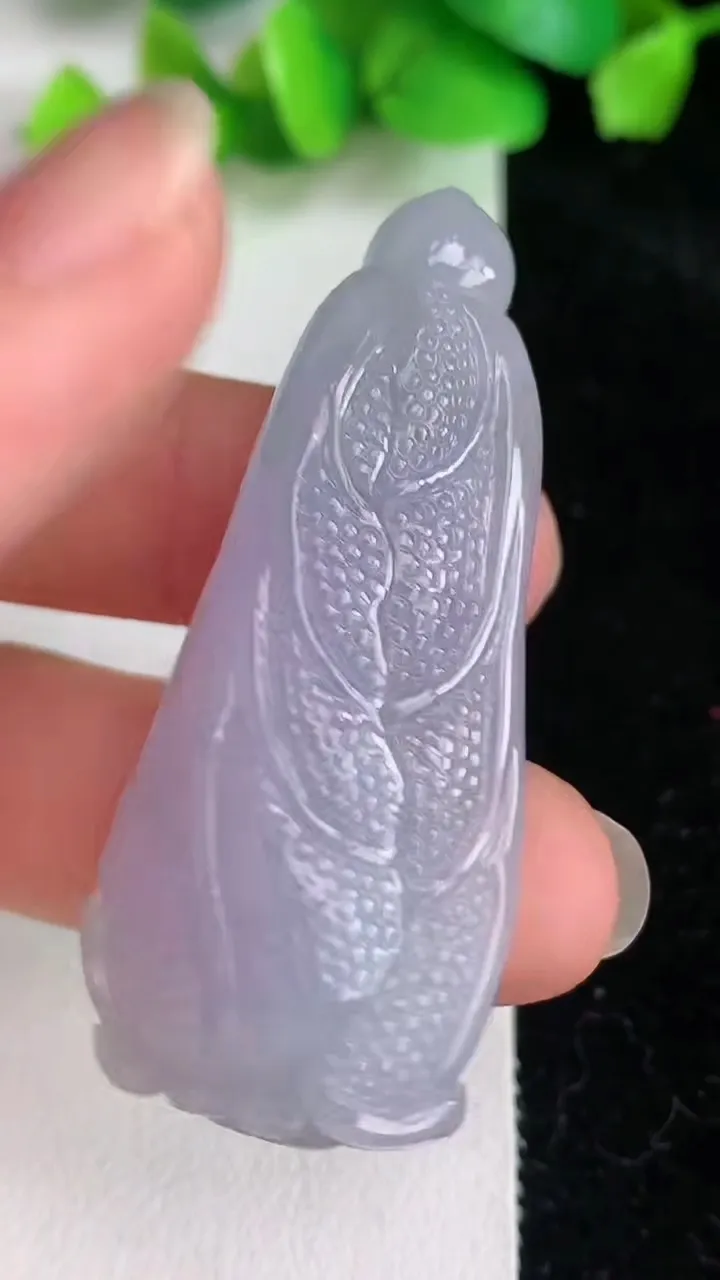 天然A货翡翠紫罗兰白菜吊坠，尺寸51.7-22-11.5，重量:21.33g
6月16日