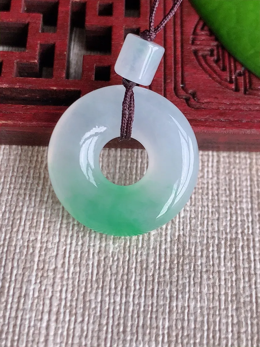 天然A货翡翠飘绿平安环吊坠 尺寸21.3×5.5m量5.62g 0615