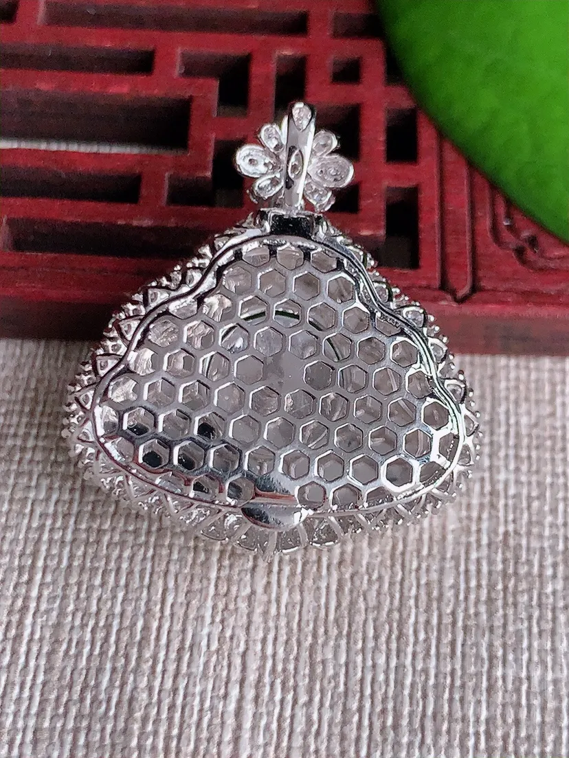 天然A货翡翠18K金伴满绿佛公吊坠尺寸25.8×23×6裸石12.8×19.5m量7.38g 061