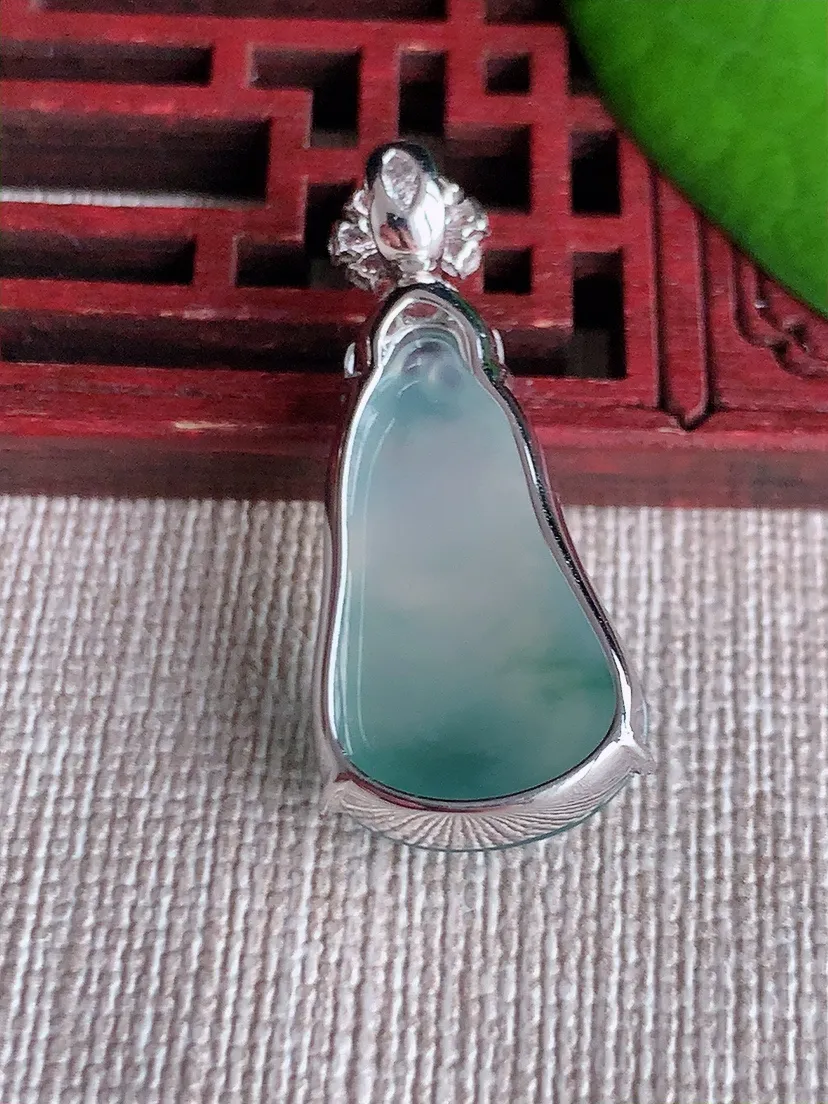 天然A货翡翠18K金伴飘花福瓜吊坠尺寸32×23.5×14.5×7.8m量5.00g 0615