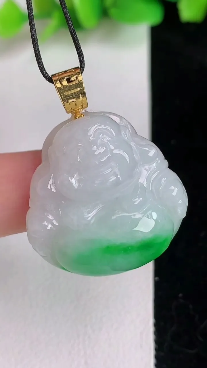 天然A货翡翠佛公吊坠，尺寸26.4-26-9.4，重量:11.80g
6月16日