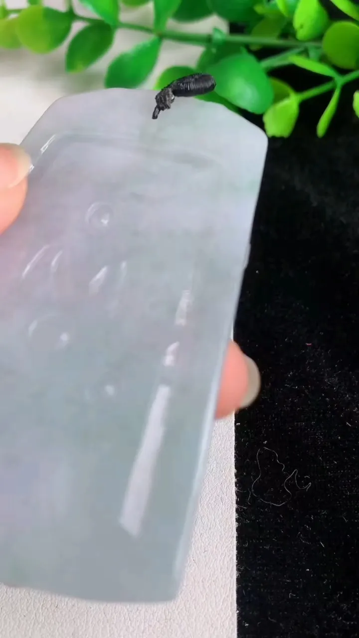天然A货翡翠飘花普贤菩萨吊坠，尺寸75-49.8-5.8，重量:44.61g
6月16日