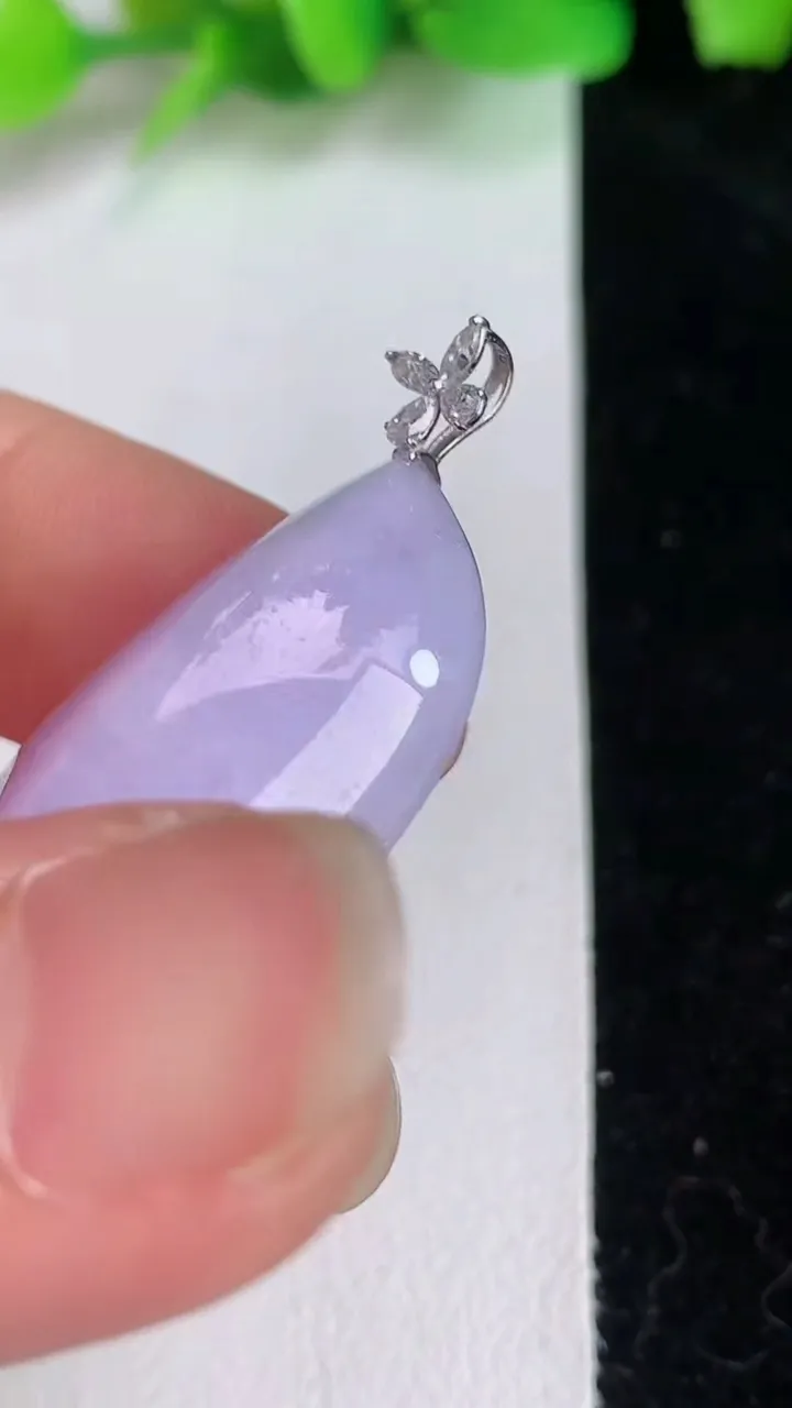 天然A货翡翠18k金紫罗兰随形吊坠，尺寸31-16.7-11，重量:8.51g
6月16日