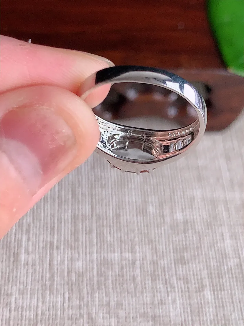 天然A货翡翠18K金伴钻镶嵌红翡蛋面戒指 圈口17.6裸石尺寸8.6×5.3mm 重量3.03g 0615