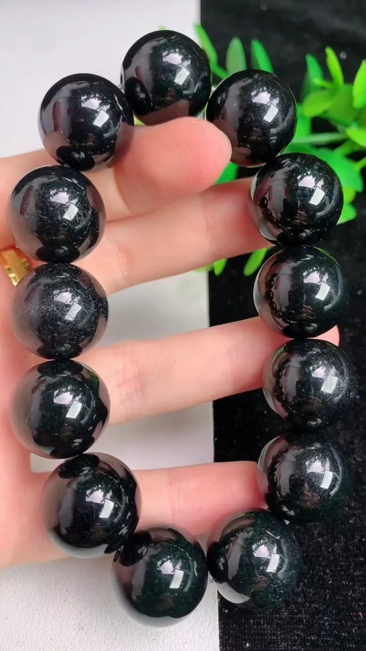 天然A货翡翠墨翠圆珠手串13颗，尺寸17，重:111.34g6月16日
工厂直销收藏佳品,种好水足，