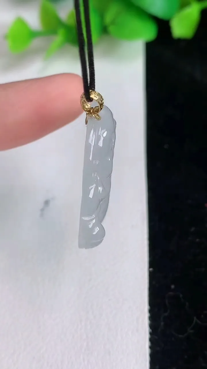 天然A货翡翠18k金飘花佛公吊坠，尺寸27-31-5，重量:7.49g
6月16日