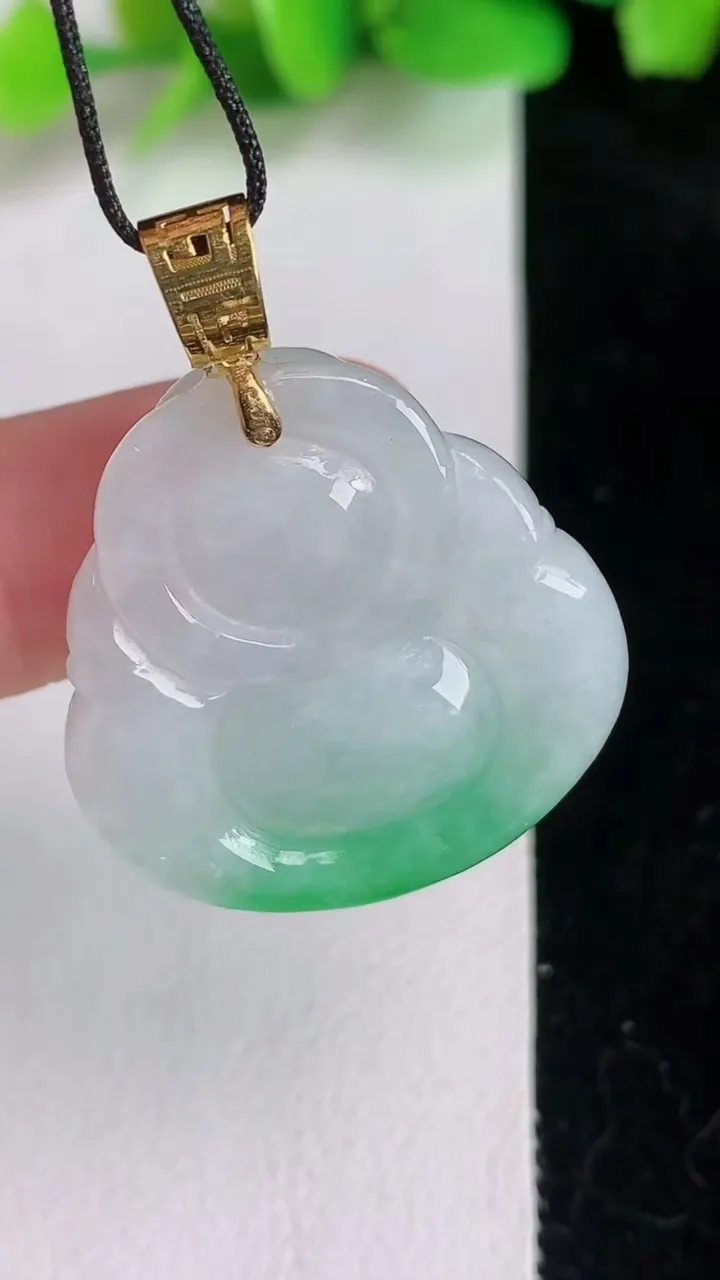 天然A货翡翠佛公吊坠，尺寸26.4-26-9.4，重量:11.80g
6月16日