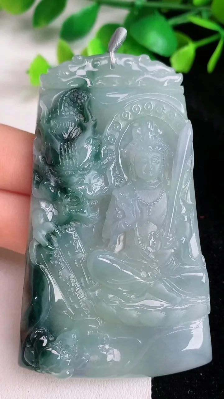 天然A货翡翠文殊菩萨吊坠，尺寸77-45.2-6.2，重量:52.80g
6月16日