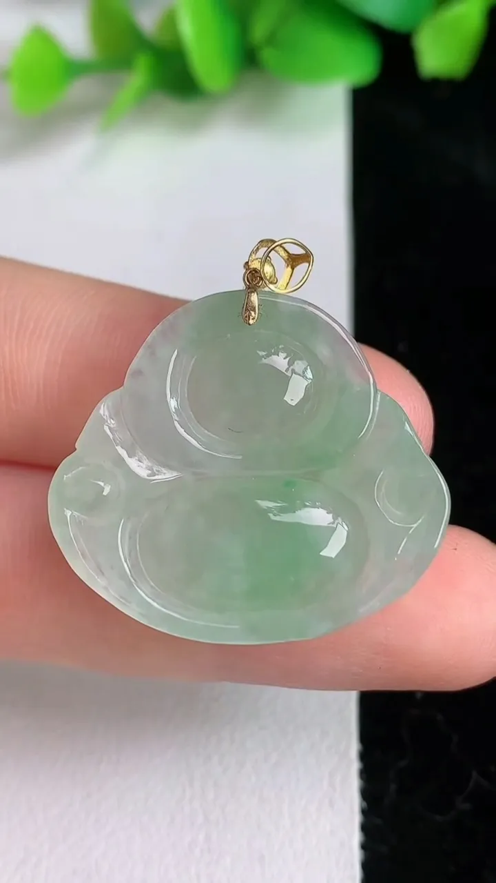 天然A货翡翠佛公吊坠，尺寸25.4-28.8-6，重量:6.70g
6月16日