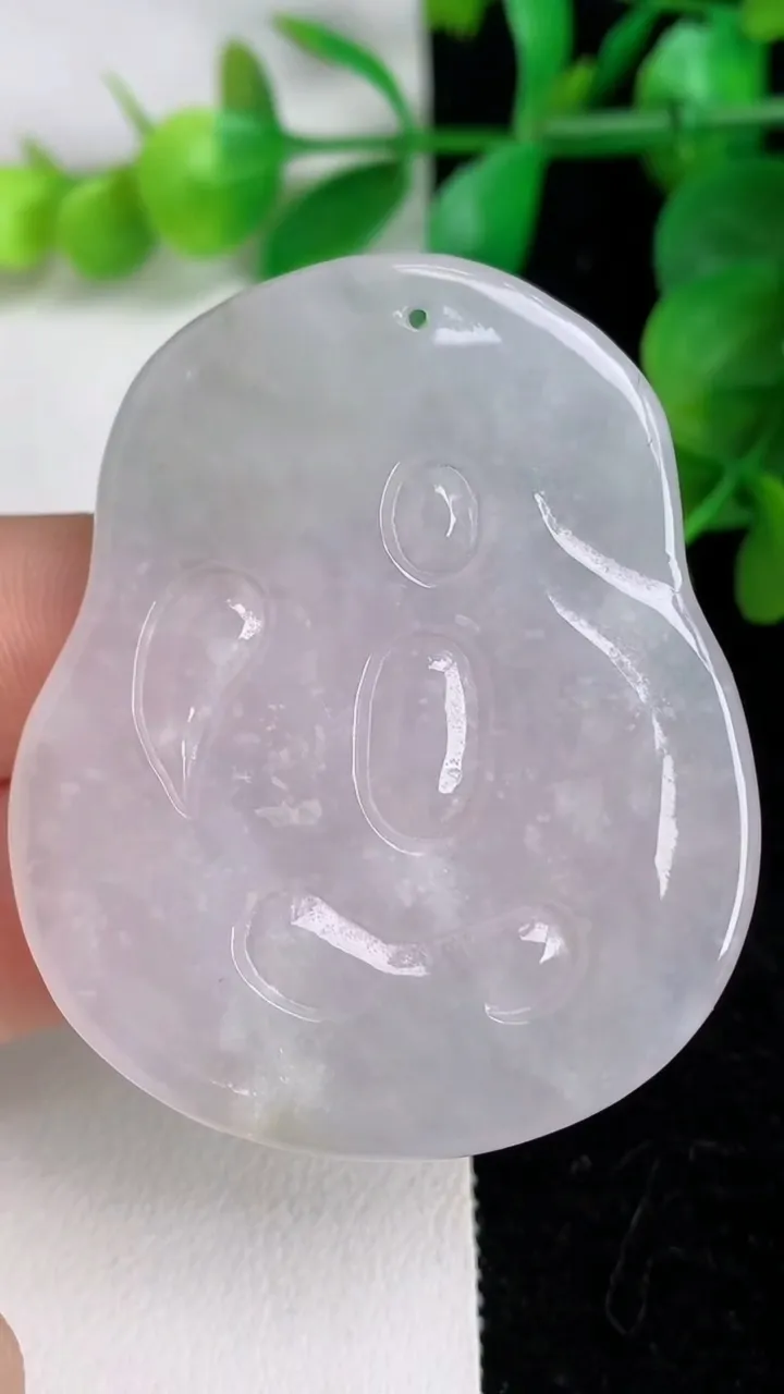 天然A货翡翠大势至菩萨吊坠，尺寸51-42-6.3，重:25.40g
6月16日