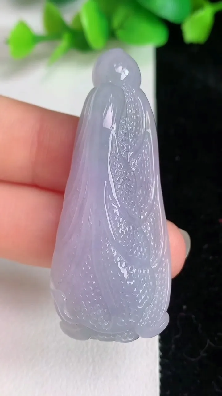 天然A货翡翠紫罗兰白菜吊坠，尺寸51.7-22-11.5，重量:21.33g
6月16日