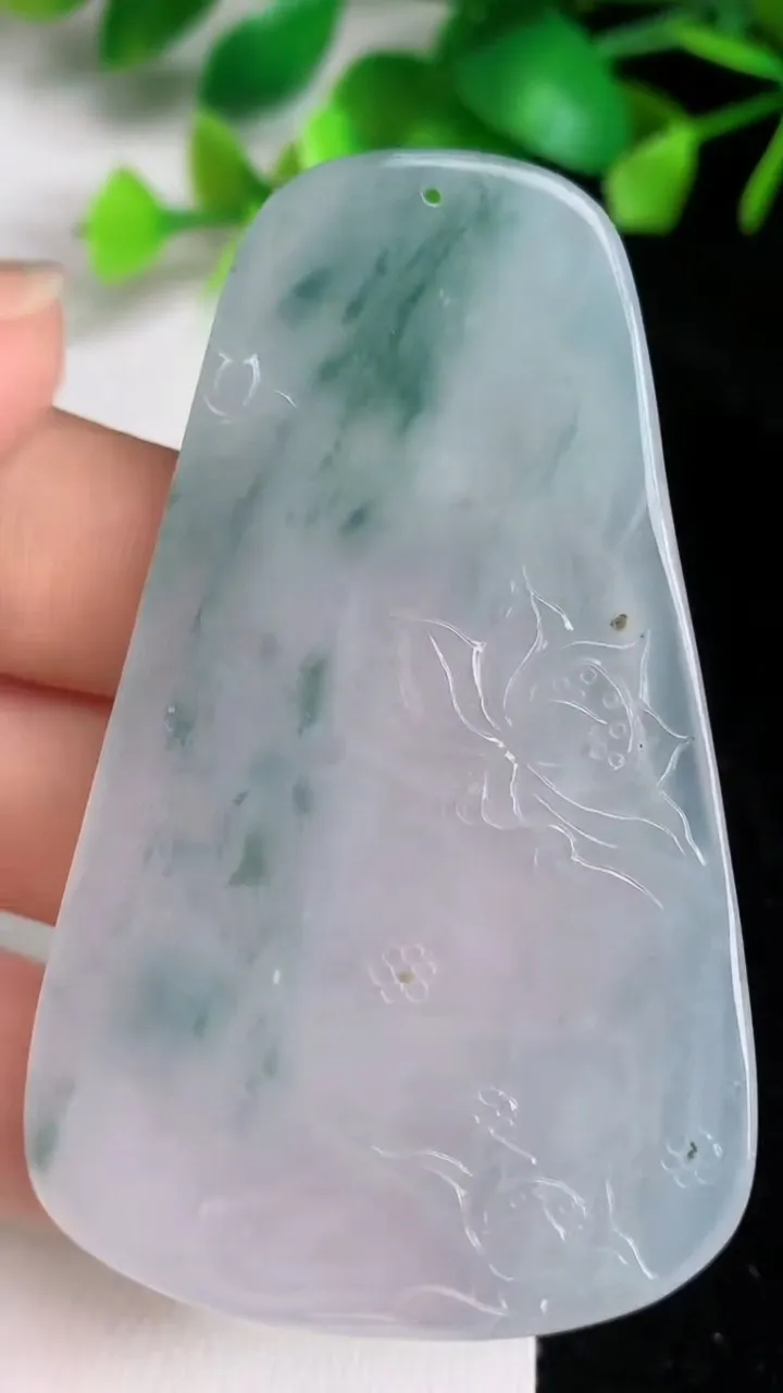 天然A货翡翠飘花大势至观音菩萨吊坠，尺寸64.8-40.2-4.2，重量:23.19g
6月16日
