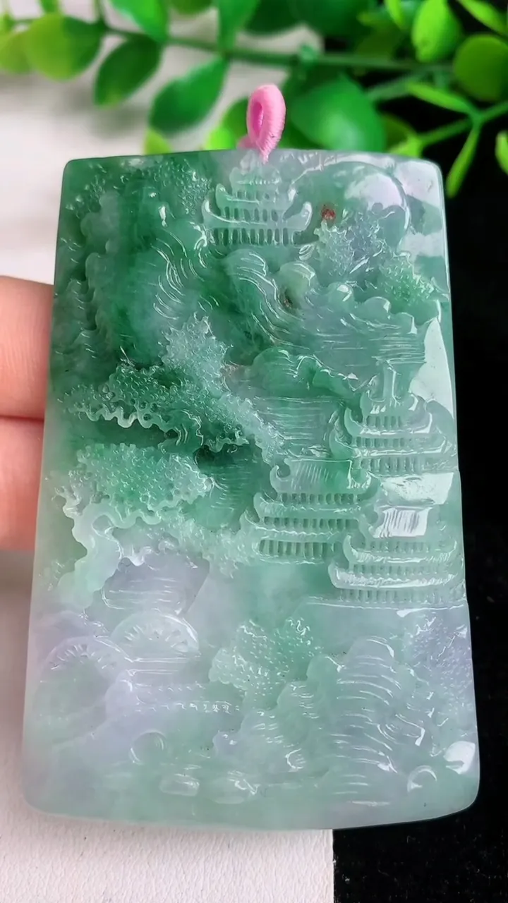 天然A货翡翠春带彩紫罗兰山水牌吊坠，尺寸73.8-49.5-6.4，重量:52.21g
6月16日