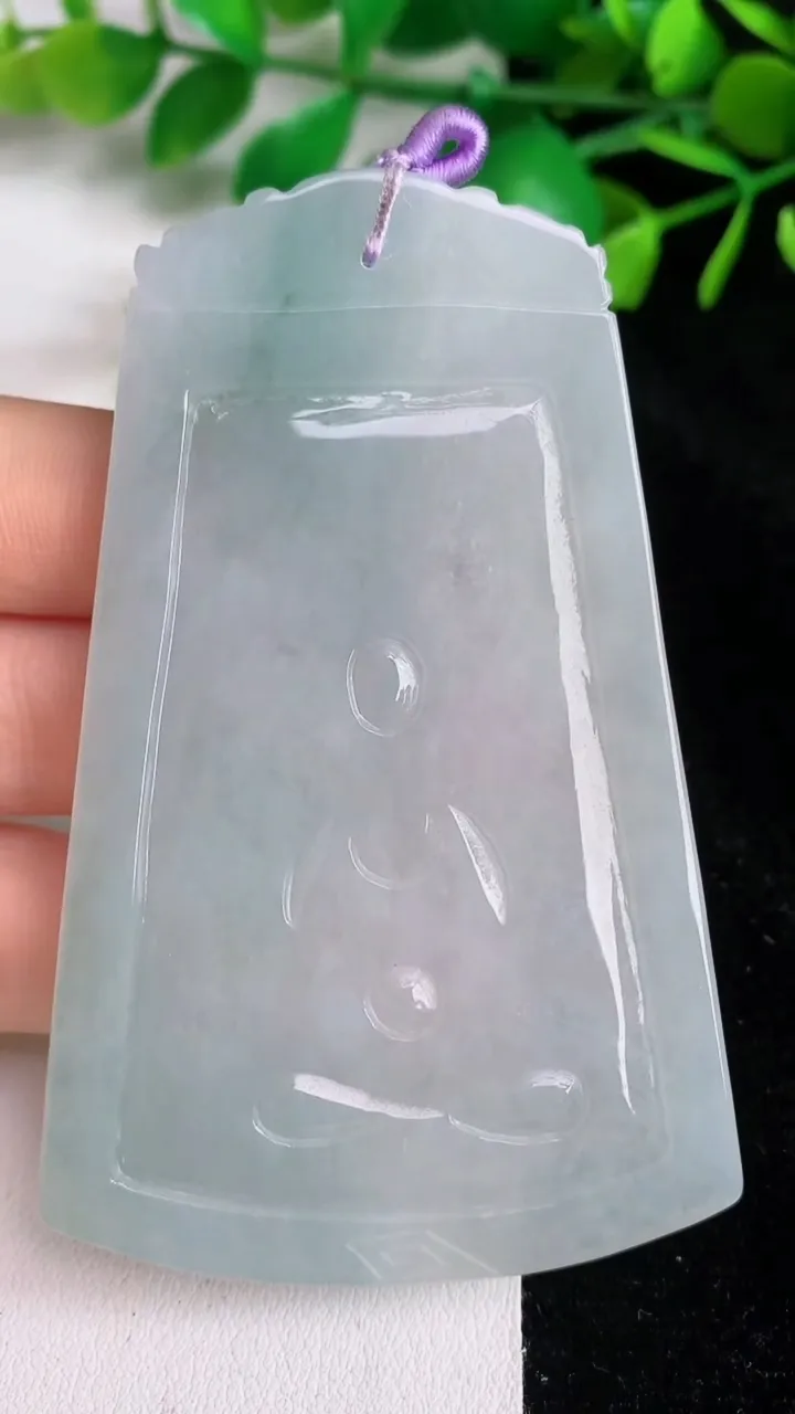 天然A货翡翠文殊菩萨吊坠，尺寸79-50-5.3，重量:42.41g
6月16日