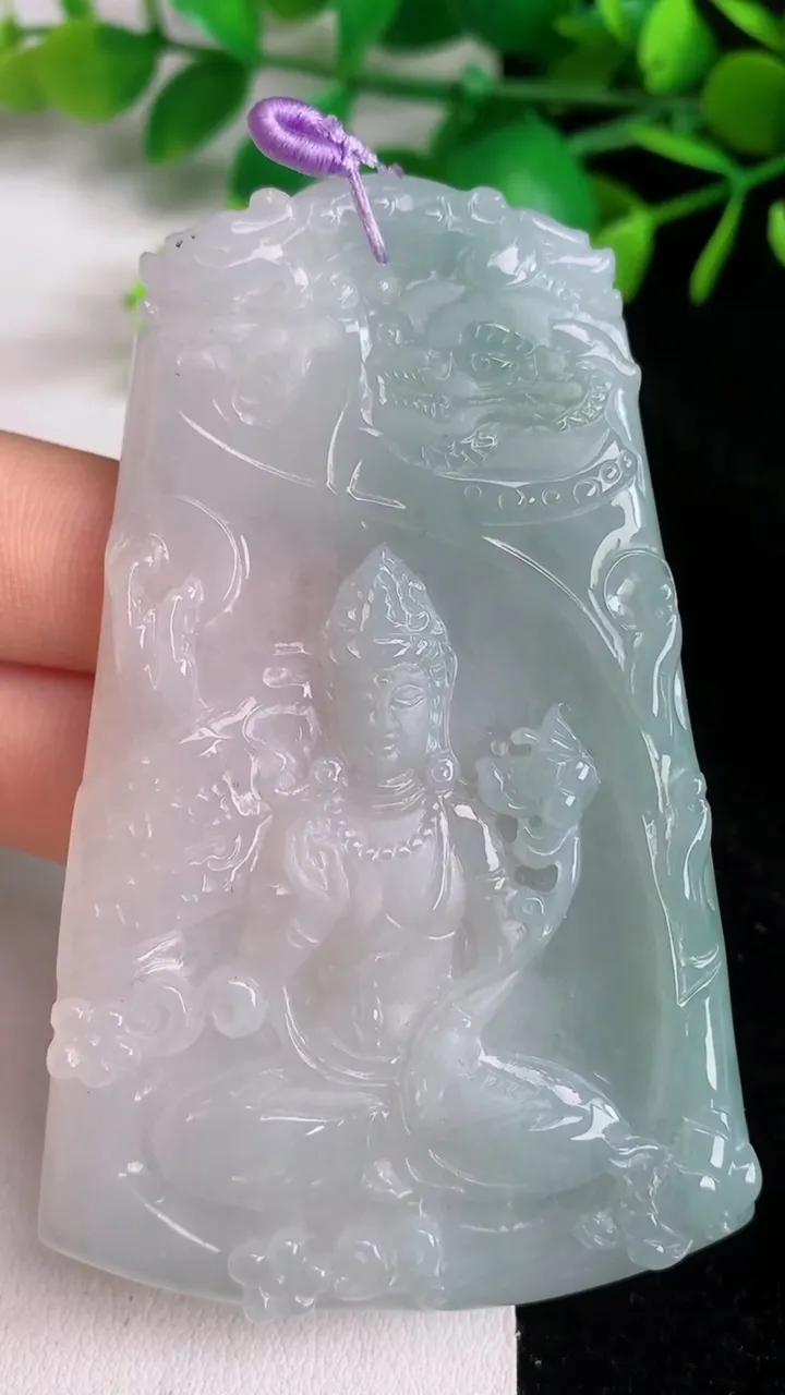 天然A货翡翠文殊菩萨吊坠，尺寸79-50-5.3，重量:42.41g
6月16日