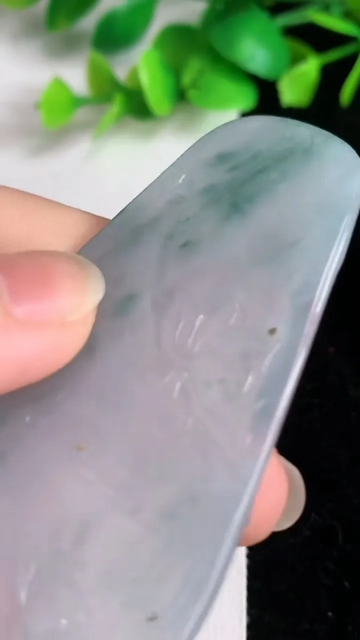 天然A货翡翠飘花大势至观音菩萨吊坠，尺寸64.8-40.2-4.2，重量:23.19g
6月16日