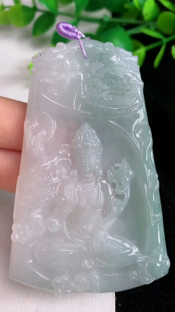天然A货翡翠文殊菩萨吊坠，尺寸79-50-5.3，重量:42.41g
6月16日