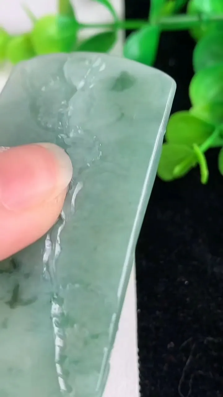 天然A货翡翠牌吊坠，尺寸60.6-38.4-6.2，重:29.93g
6月16日