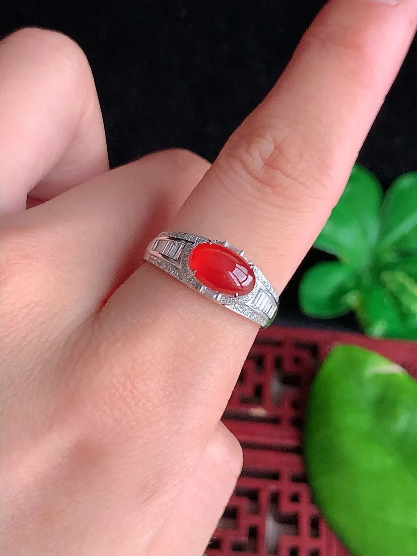 天然A货翡翠18K金伴钻镶嵌红翡蛋面戒指 圈口17.6裸石尺寸8.6×5.3mm 重量3.03g 0615