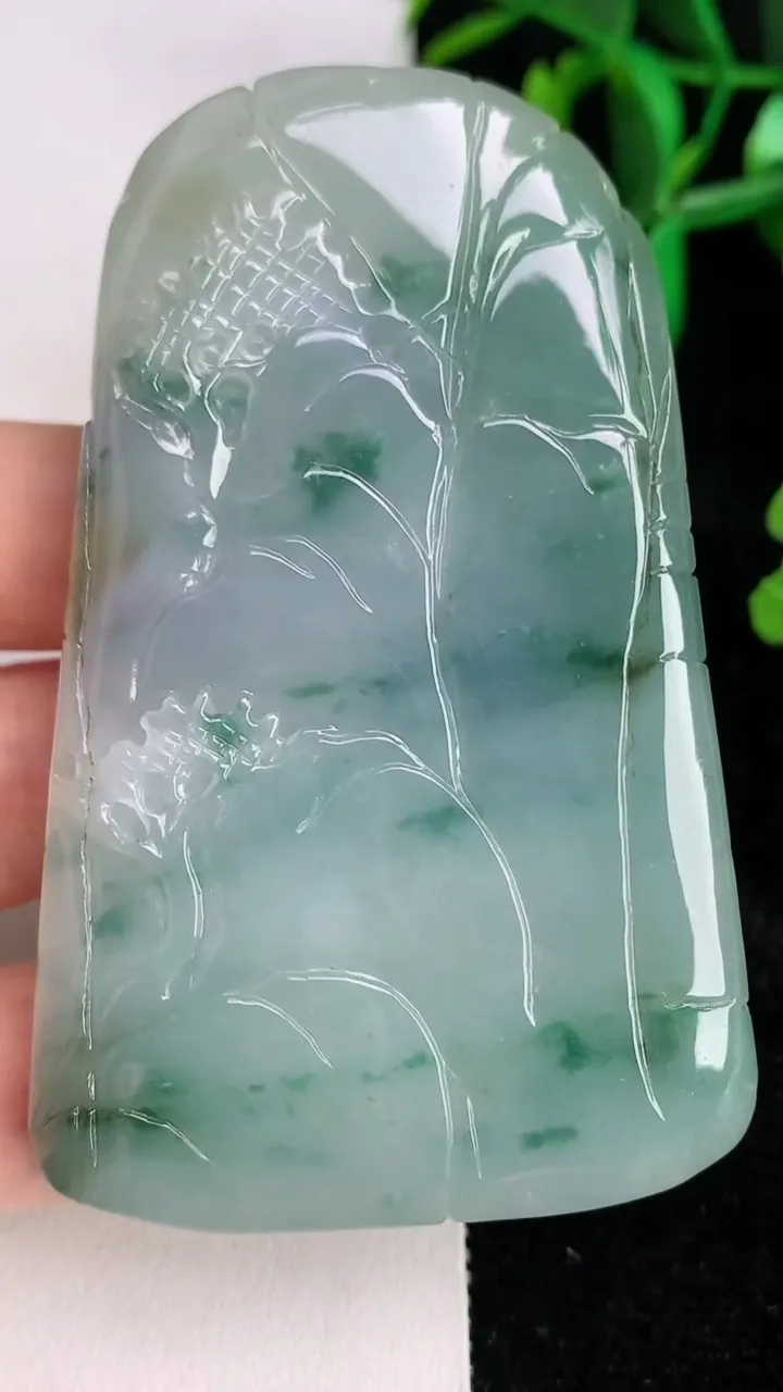 天然A货翡翠春带彩紫罗兰山水牌吊坠，尺寸72-45.5-13.8，重:79.59g
6月17日