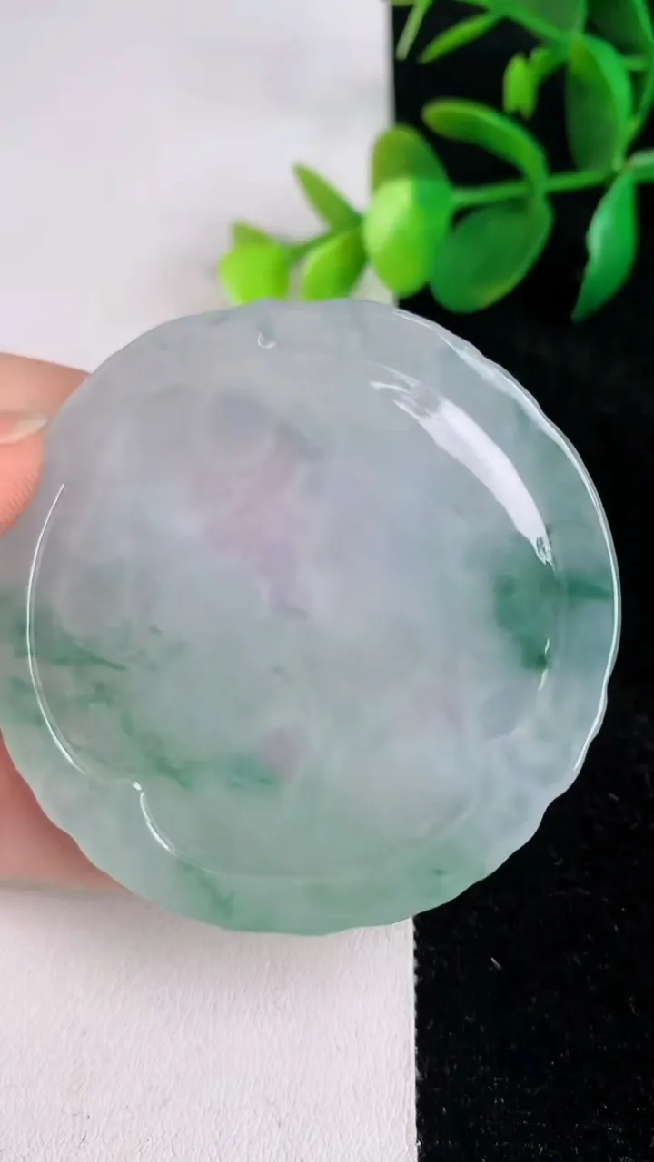 天然A货翡翠冰种飘花生肖鸡吊坠，尺寸53-53.7-4.3，重量:27.00g
6月17日