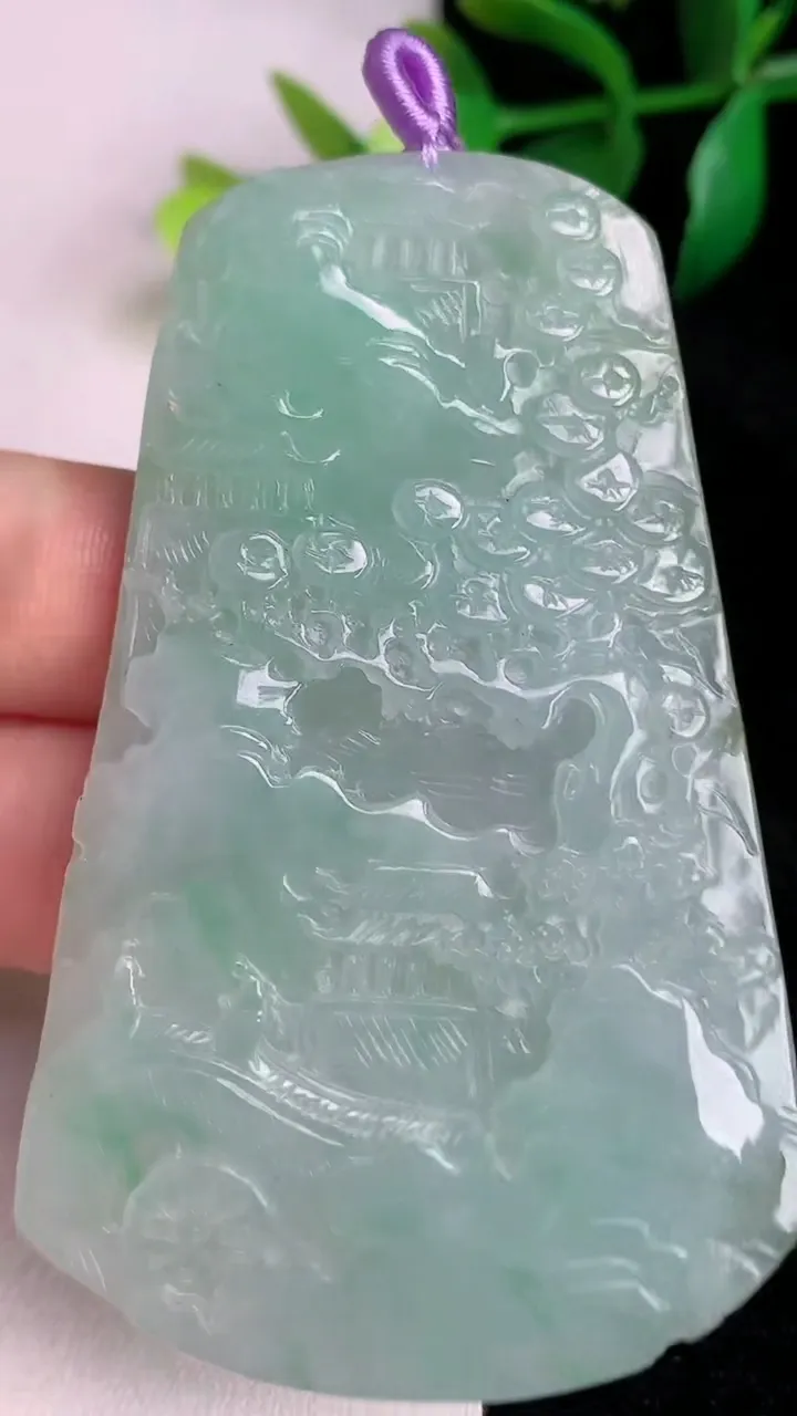 天然A货翡翠山水牌吊坠，尺寸68.8-44-5.2，重量:33.52g
6月17日