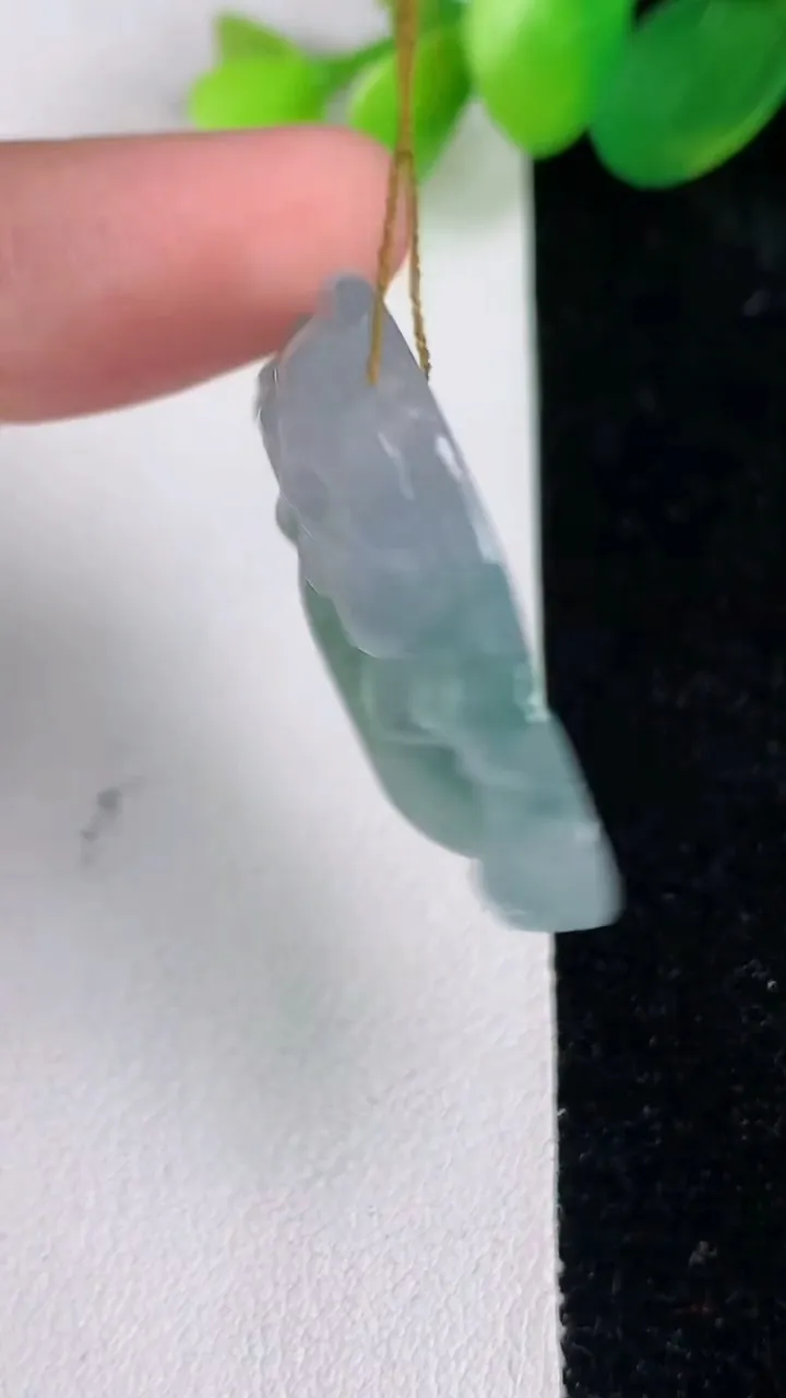 天然A货翡翠冰种飘花佛公吊坠，尺寸30-33.5-6.5，重量:10.40g
6月17日