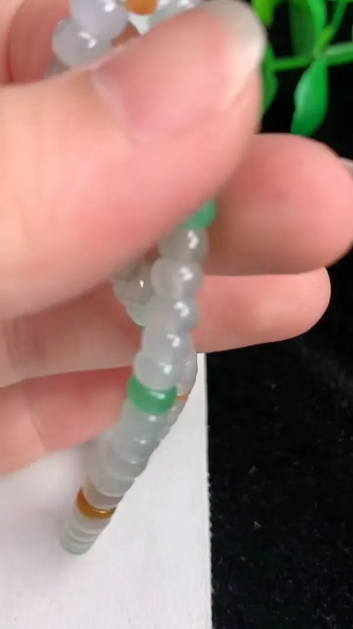 天然A货翡翠种双彩算盘珠手串54颗，尺寸4.9-2.4，重量10.23g6月17日
工厂直销收藏佳品,种好水足，色泽均匀，有种有色，上手高大气！