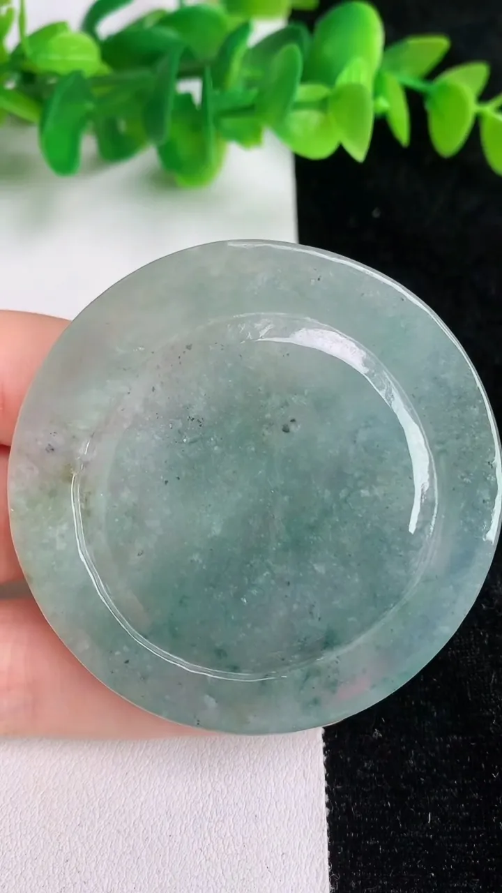 天然A货翡翠飘花大势至观音菩萨吊坠，尺寸55-6.2，重:37.20g
6月17日