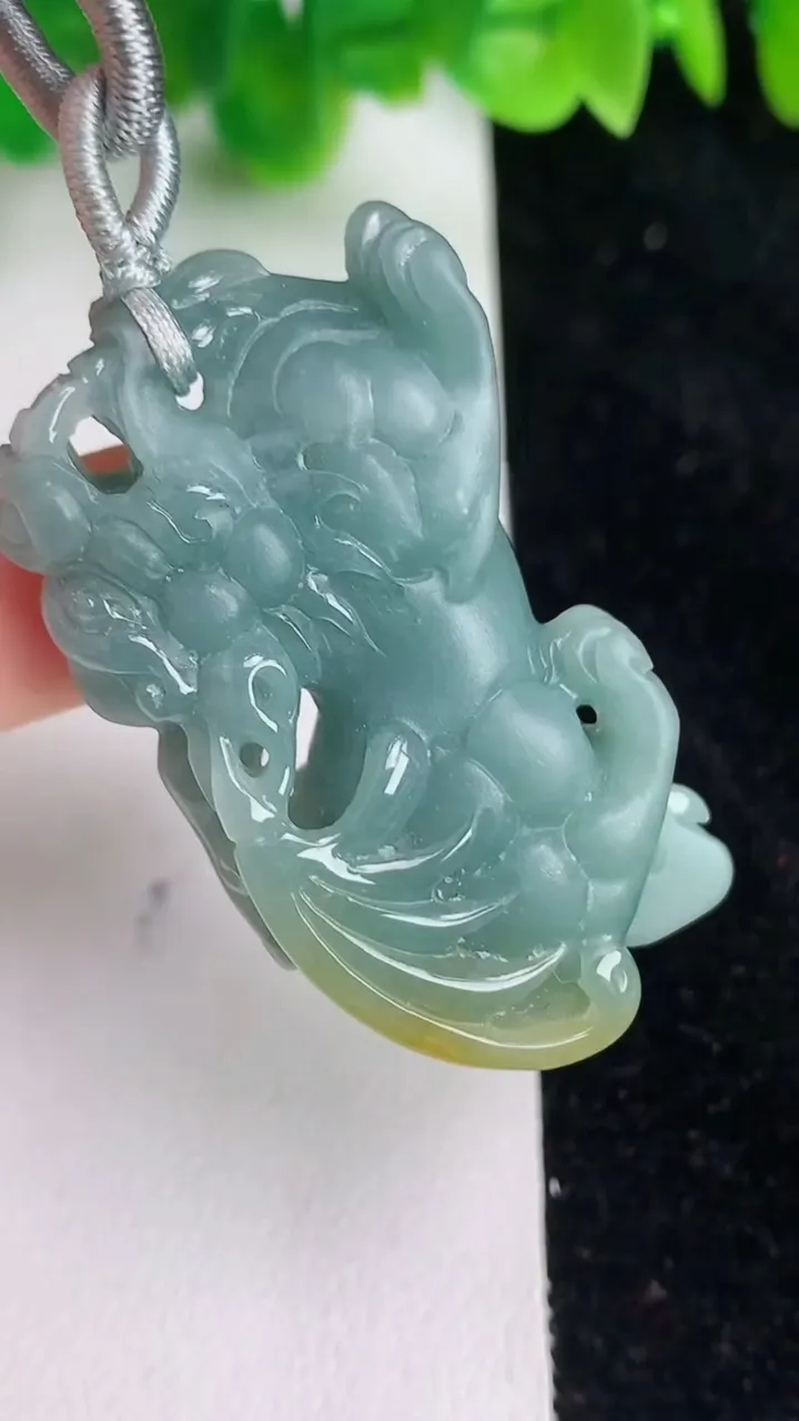 天然A货翡翠蓝水貔貅吊坠，尺寸44.5-26.6-13.6，重:27.79g
6月17日