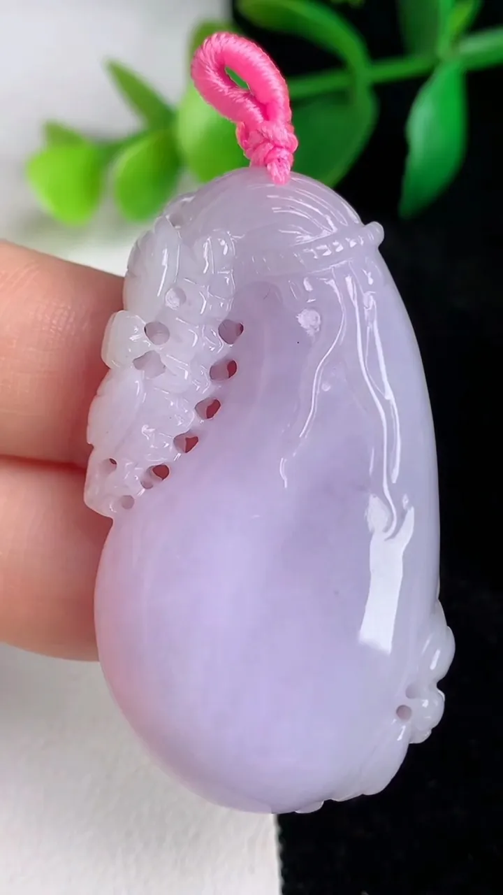 天然A货翡翠紫罗兰福瓜吊坠，尺寸45.4-25.5-8.5，重量:21.51g
6月17日