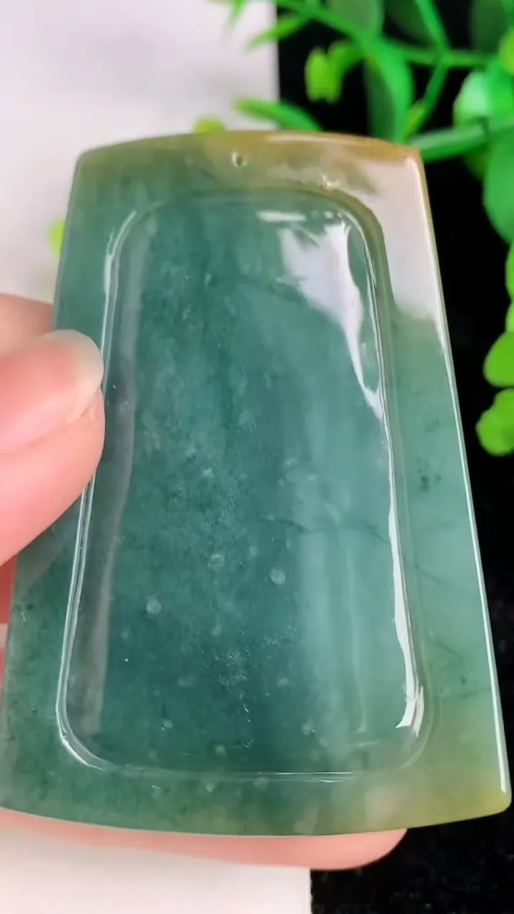 天然A货翡翠双彩蓝水御龙观音菩萨吊坠，尺寸62-45-8，重:43.11g
6月17日