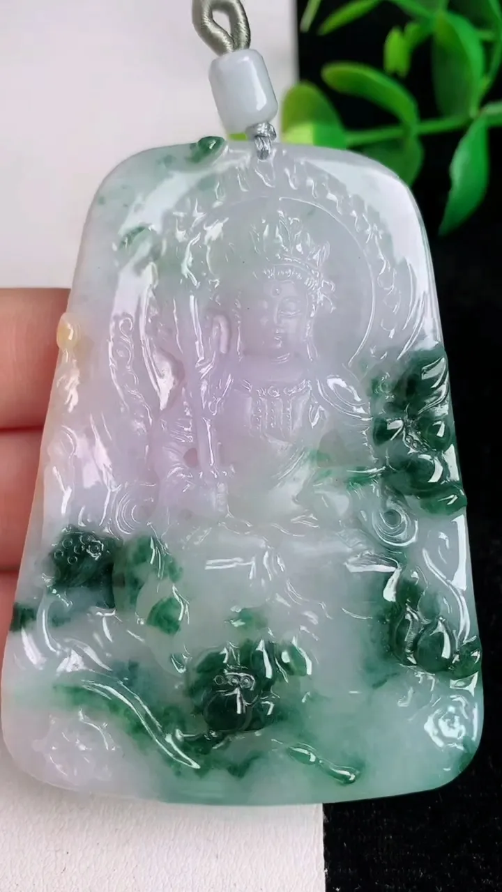 天然A货翡翠飘花虚空藏菩萨吊坠，尺寸71.2-50.3-5，重量:42.70g
6月17日