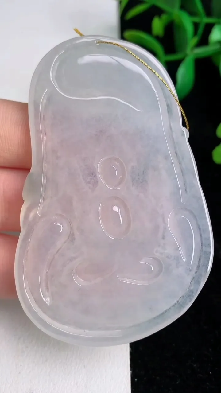 天然A货翡翠虚空藏菩萨吊坠，尺寸70.8-45.3-4.2，重量:27.62g
6月17日