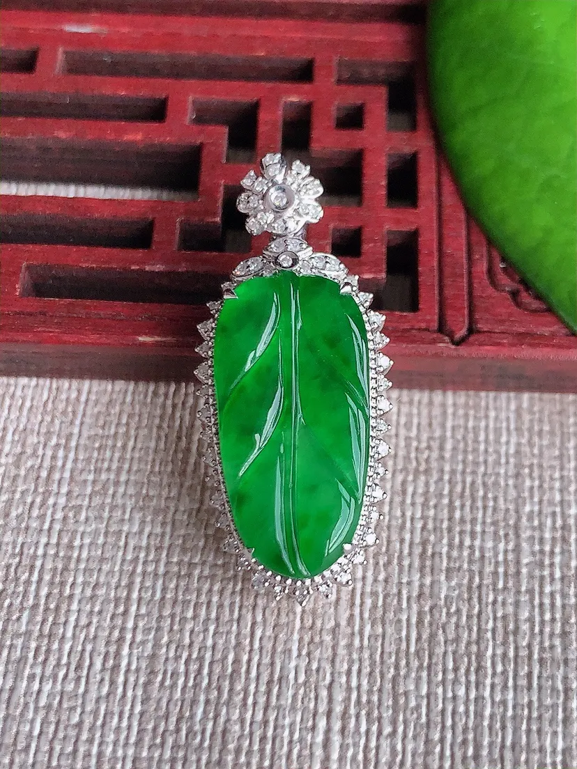 天然A货翡翠18K金伴满绿叶子金枝玉叶吊坠尺寸32.4×14×8.6裸石21×10.5m量4.96g