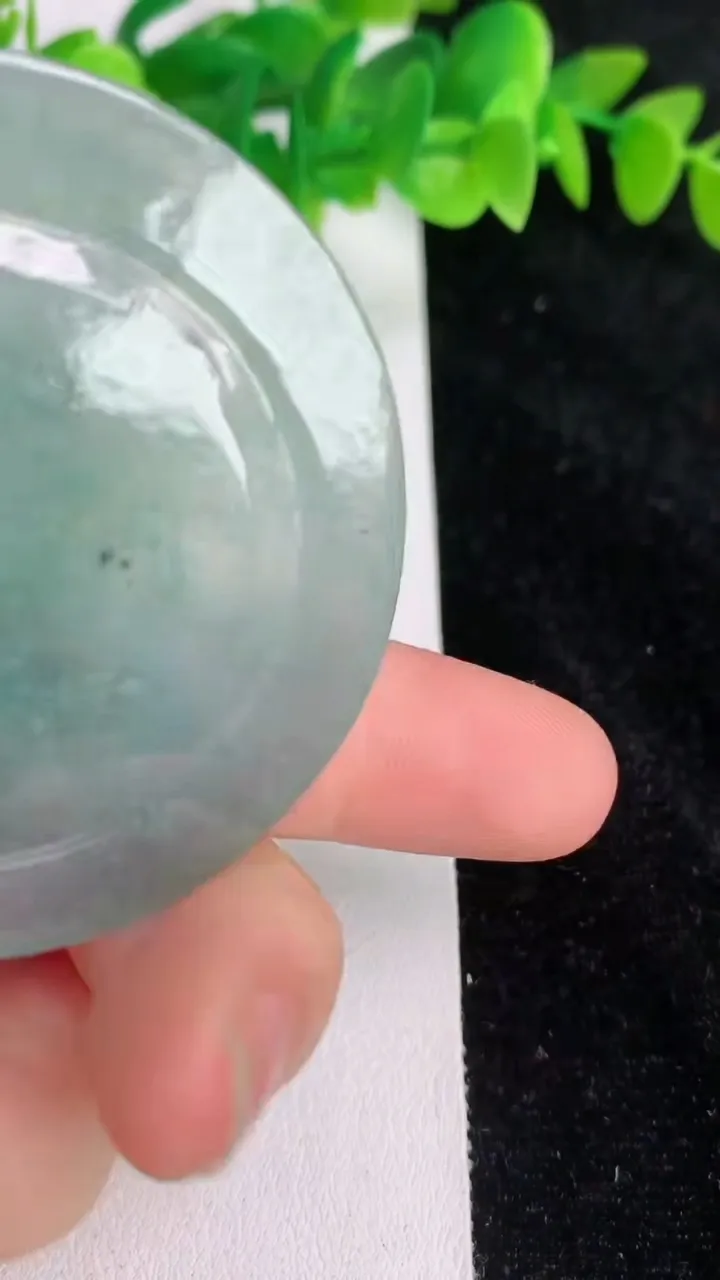 天然A货翡翠飘花大势至观音菩萨吊坠，尺寸55-6.2，重:37.20g
6月17日