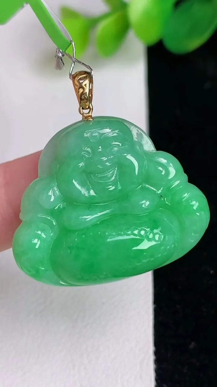 天然A货翡翠佛公吊坠，尺寸24.7-30.5-6.8，重量:8.08g
6月17日